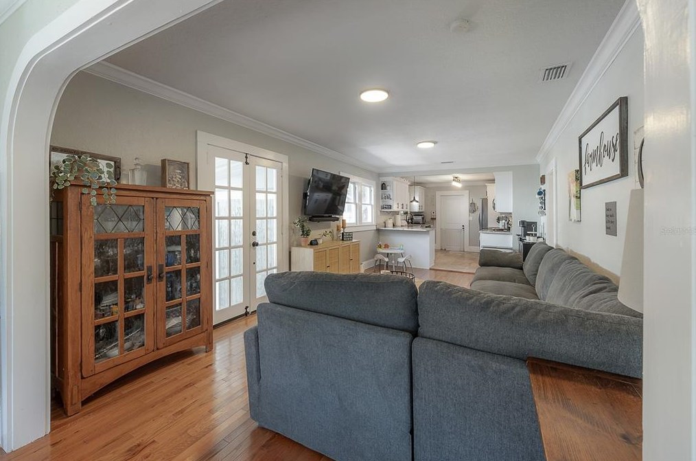 304 Minnehaha St, Tampa FL 33604-5737 exterior