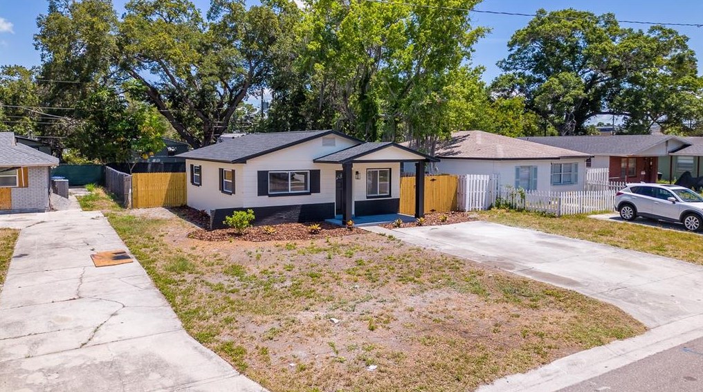 3745 10th Ave, Saint Petersburg, FL 33711-2112