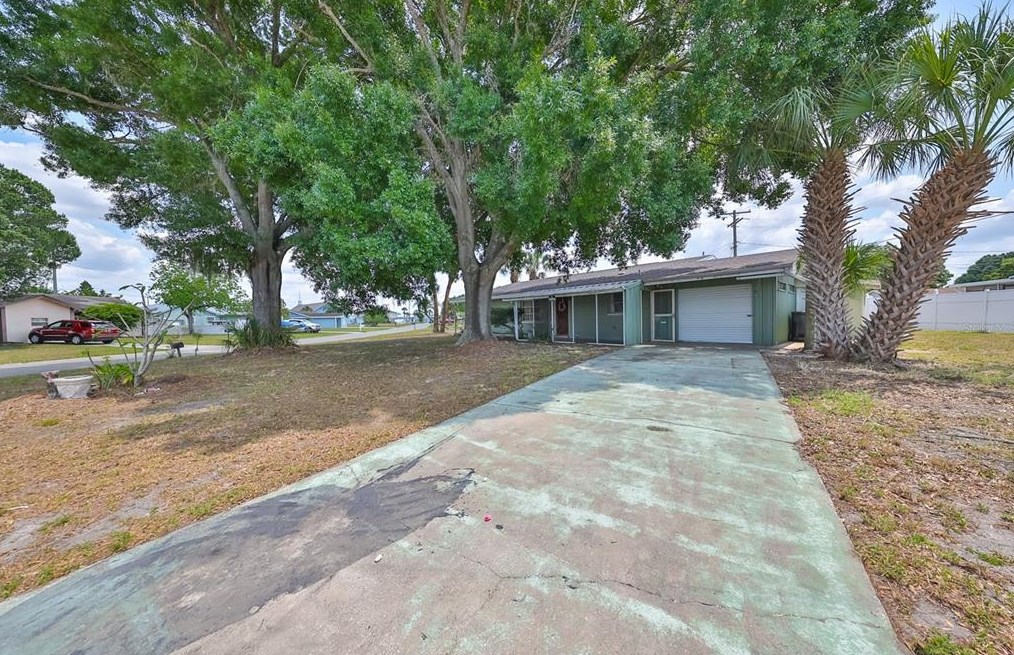 212 Francis Dr, Ruskin, FL 33572-2631