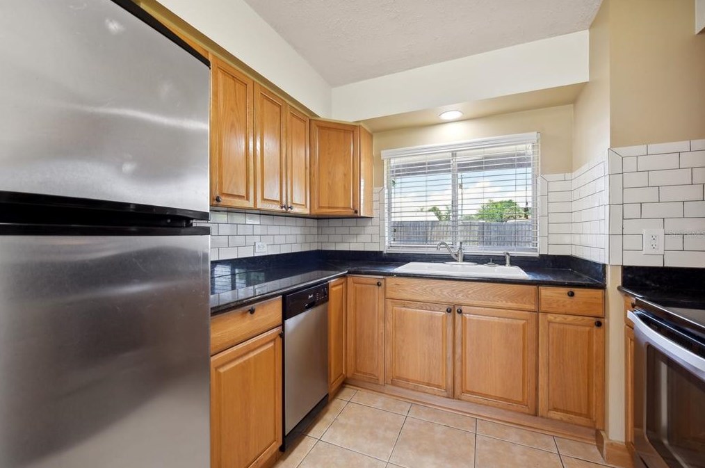 557 Flame Tree Dr, Ruskin FL  33572-2515 exterior