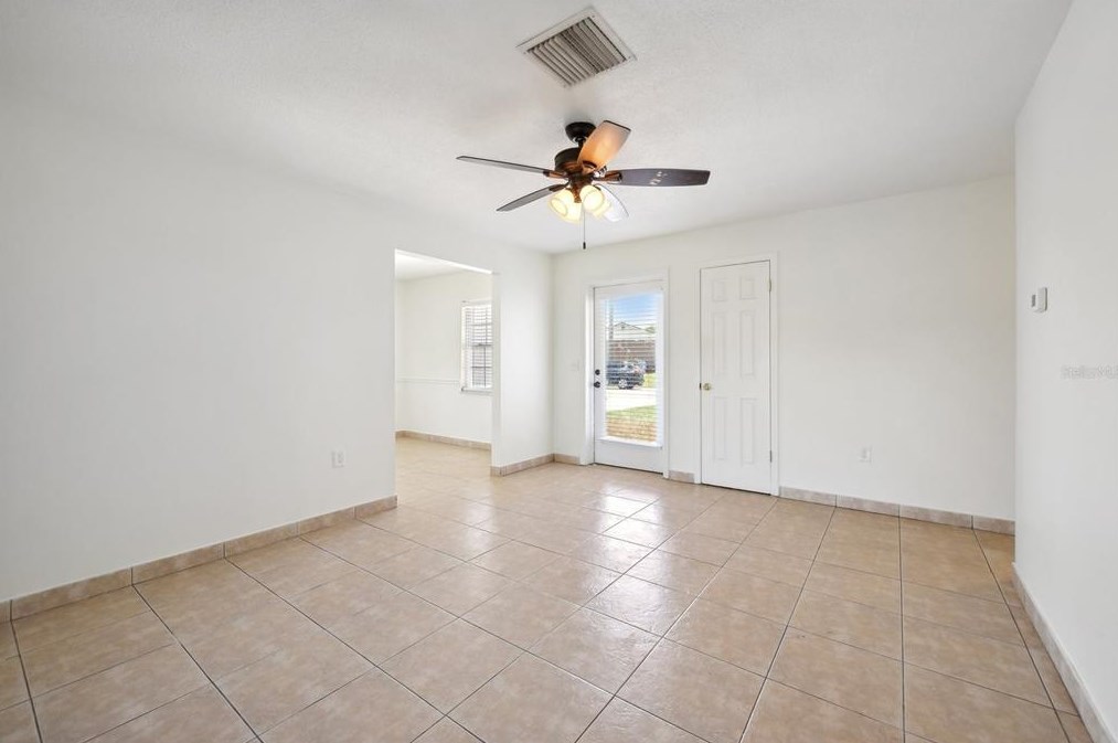 557 Flame Tree Dr, Ruskin FL  33572-2515 exterior