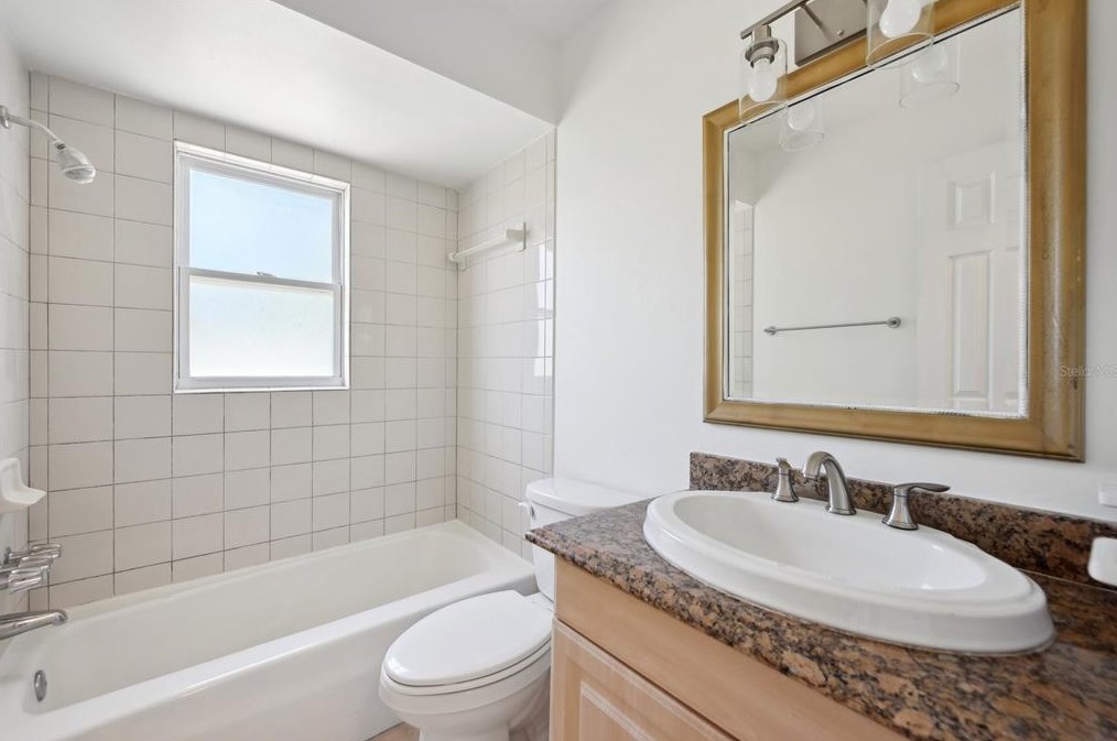 557 Flame Tree Dr, Ruskin FL  33572-2515 exterior