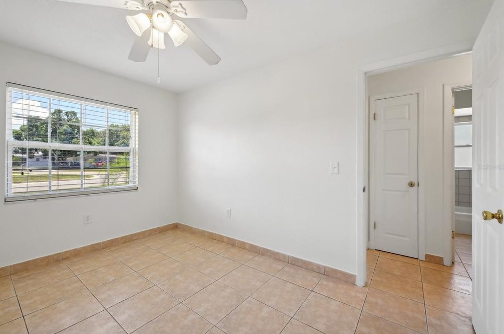 557 Flame Tree Dr, Ruskin FL  33572-2515 exterior