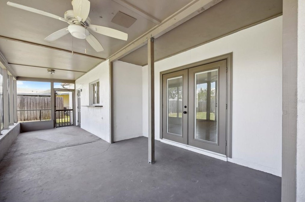 557 Flame Tree Dr, Ruskin FL  33572-2515 exterior