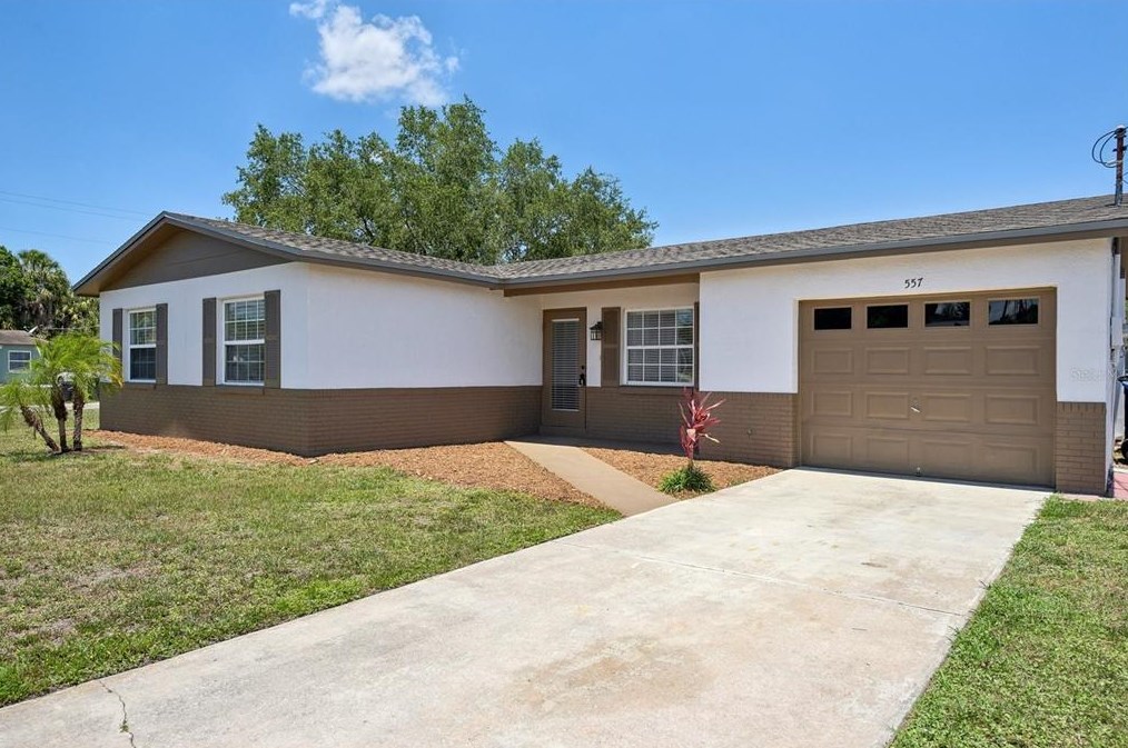 557 Flame Tree Dr, Ruskin, FL 33572-2515