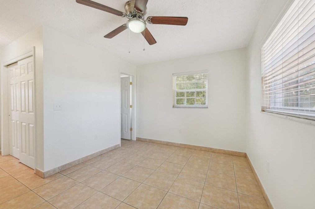 557 Flame Tree Dr, Ruskin FL  33572-2515 exterior