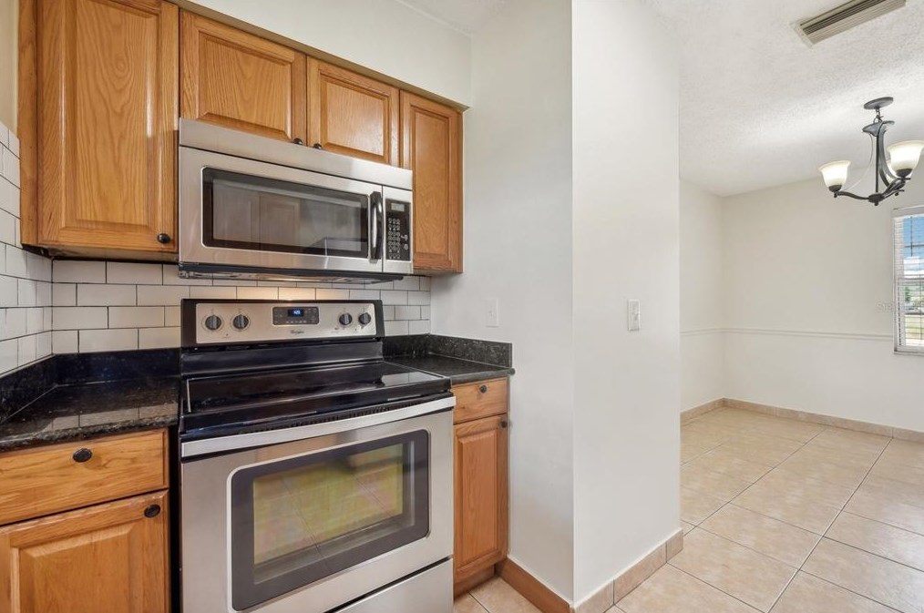 557 Flame Tree Dr, Ruskin FL  33572-2515 exterior