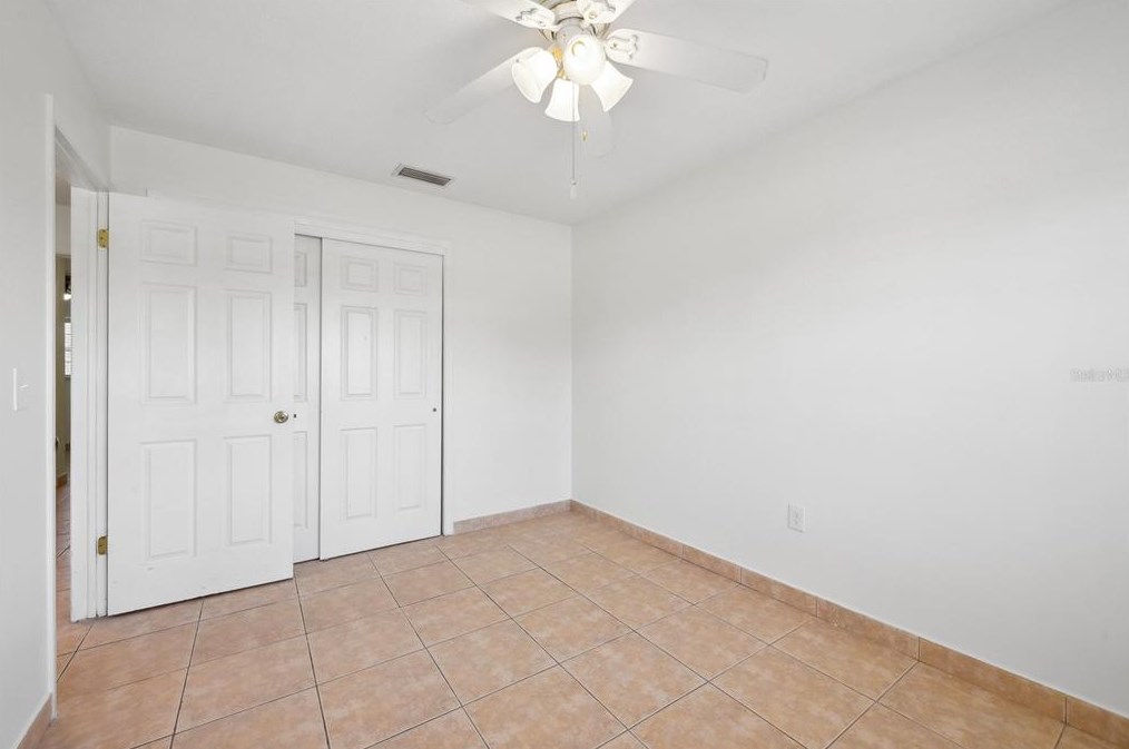 557 Flame Tree Dr, Ruskin FL  33572-2515 exterior