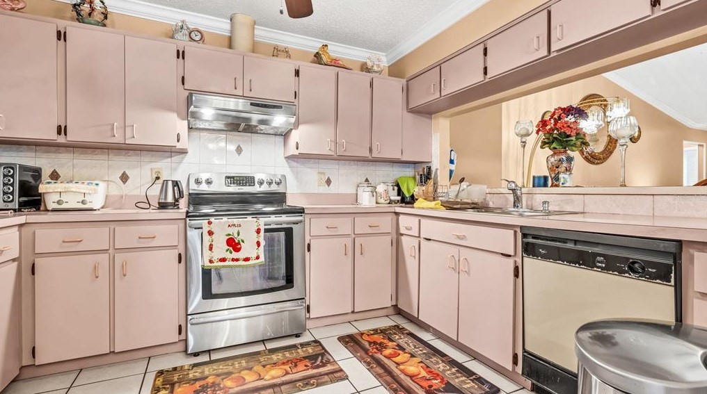 5918 Taywood Dr, Tampa FL 33624-7023 exterior