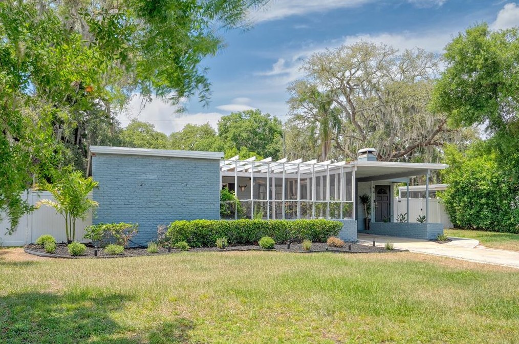 416 Berwick Ave, Tampa FL 33617-7810 exterior