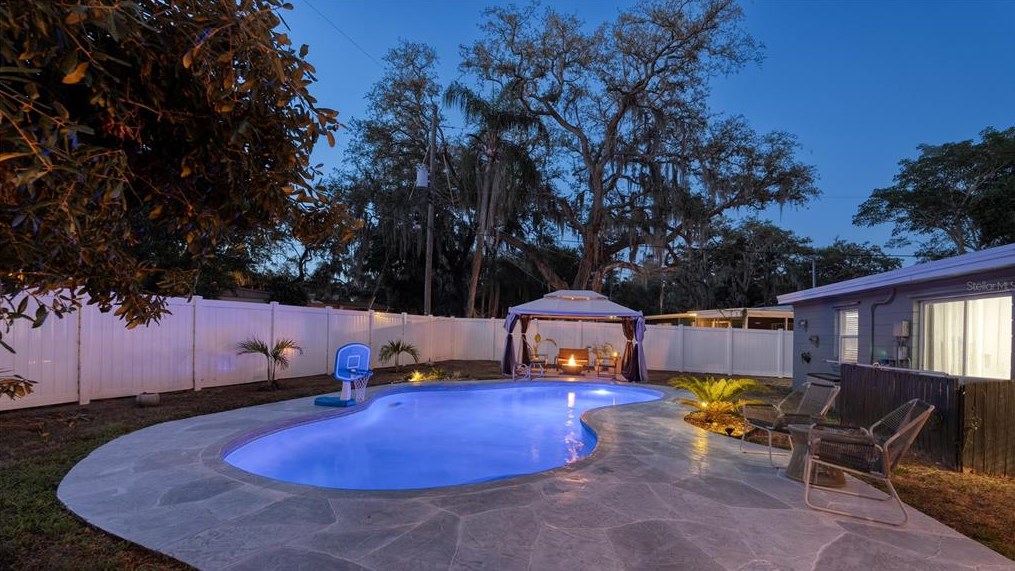 416 Berwick Ave, Tampa FL 33617-7810 exterior