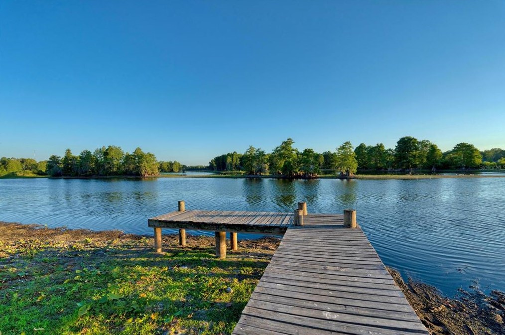 416 Berwick Ave, Tampa FL 33617-7810 exterior