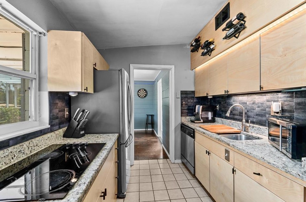 416 Berwick Ave, Tampa FL 33617-7810 exterior