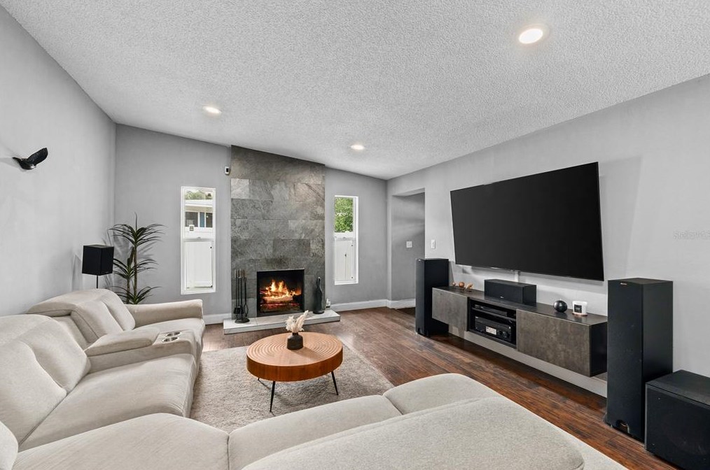 416 Berwick Ave, Tampa FL 33617-7810 exterior