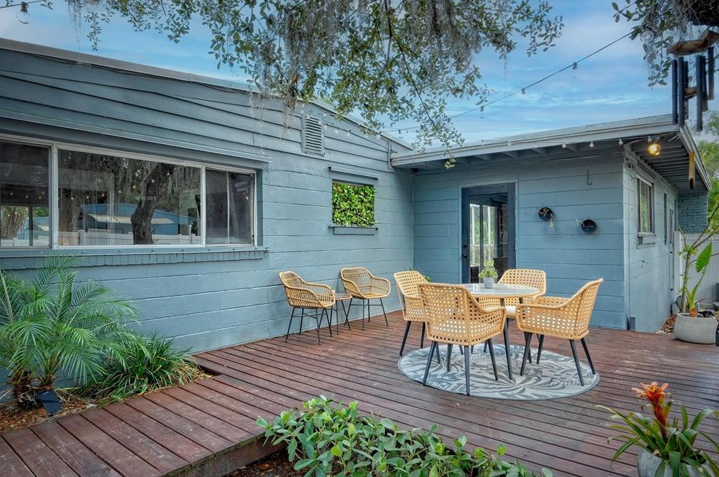 416 Berwick Ave, Tampa FL 33617-7810 exterior