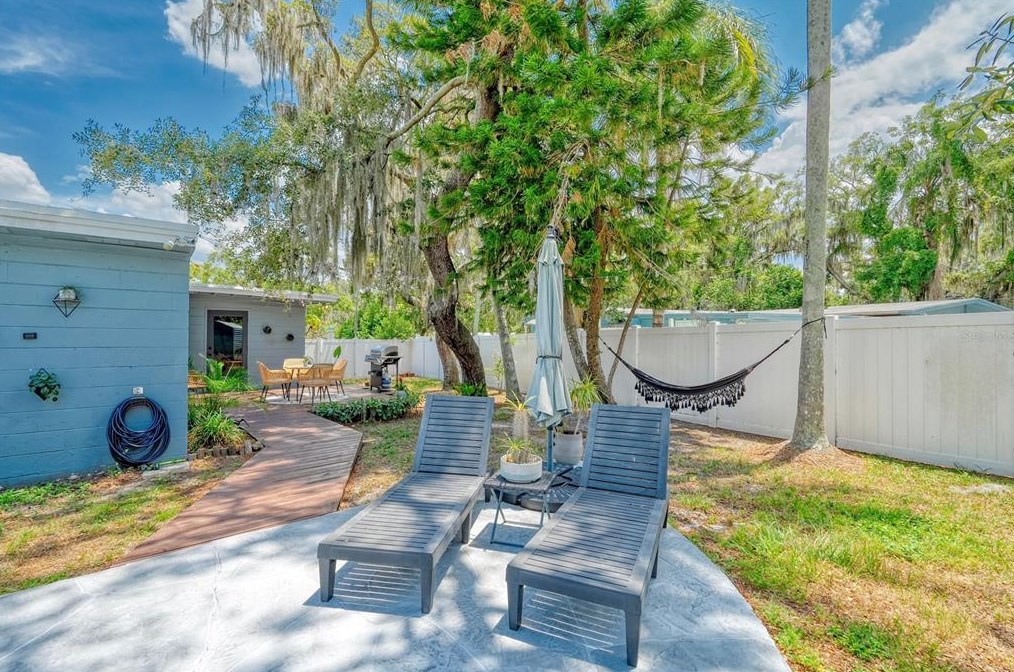 416 Berwick Ave, Tampa FL 33617-7810 exterior