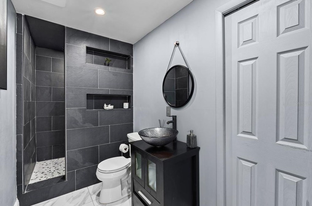 416 Berwick Ave, Tampa FL 33617-7810 exterior