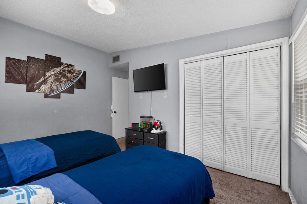 416 Berwick Ave, Tampa FL 33617-7810 exterior