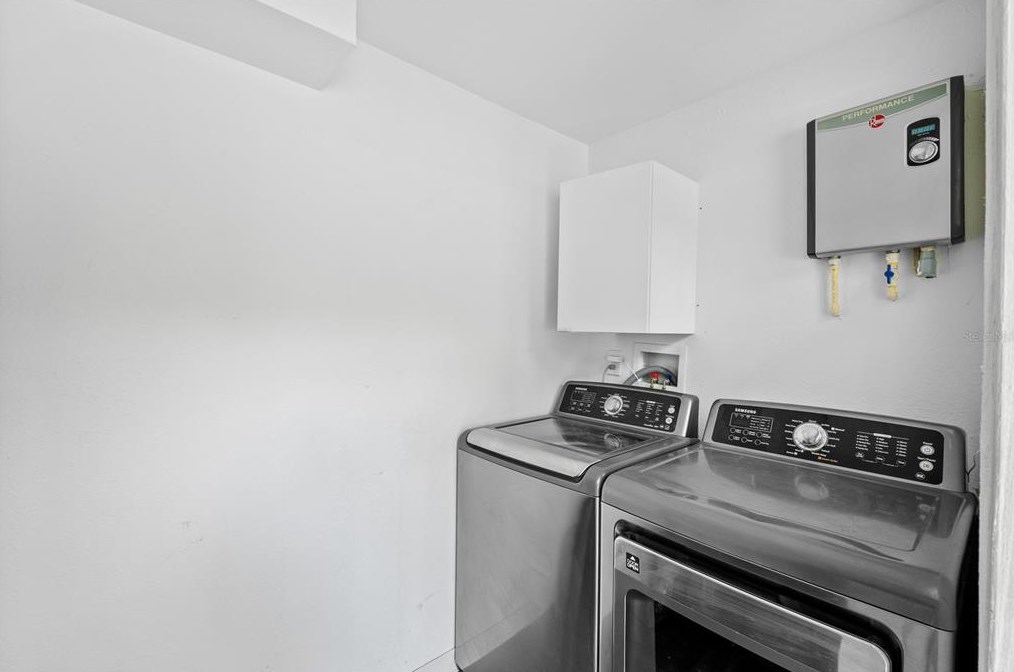 416 Berwick Ave, Tampa FL 33617-7810 exterior