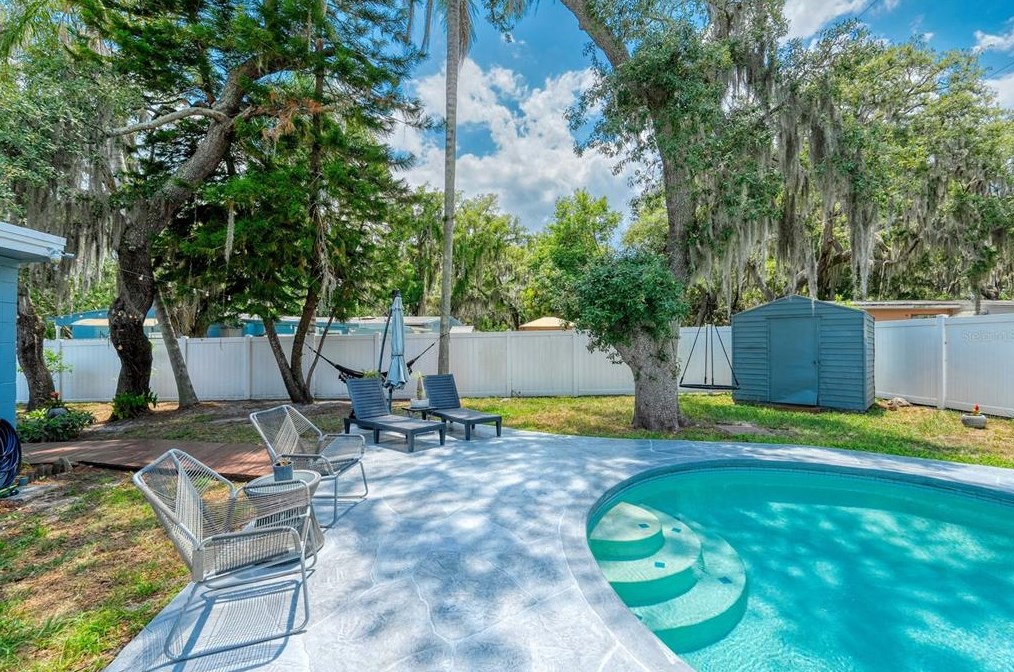 416 Berwick Ave, Tampa FL 33617-7810 exterior