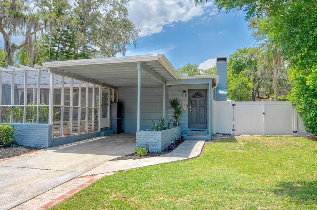 416 Berwick Ave, Tampa FL 33617-7810 exterior