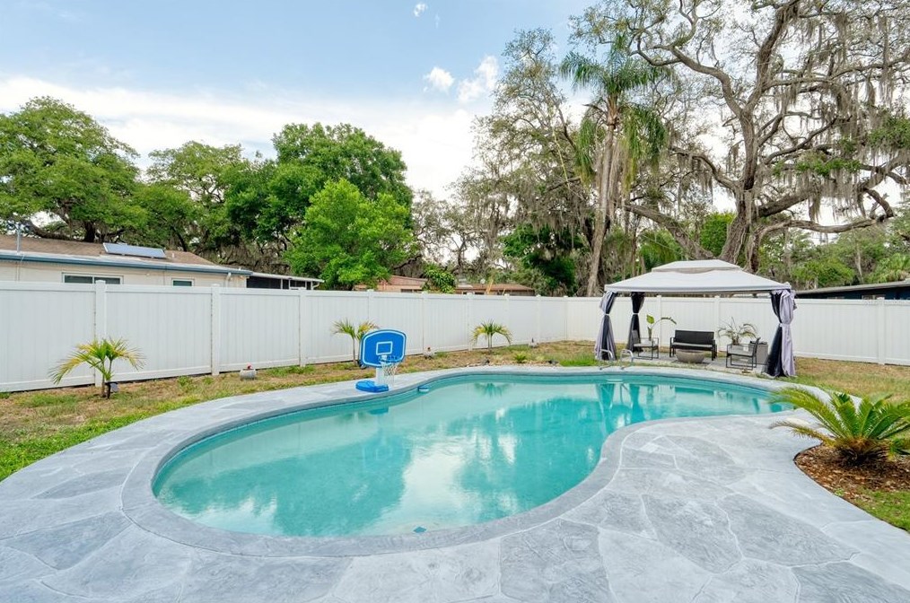 416 Berwick Ave, Tampa FL 33617-7810 exterior