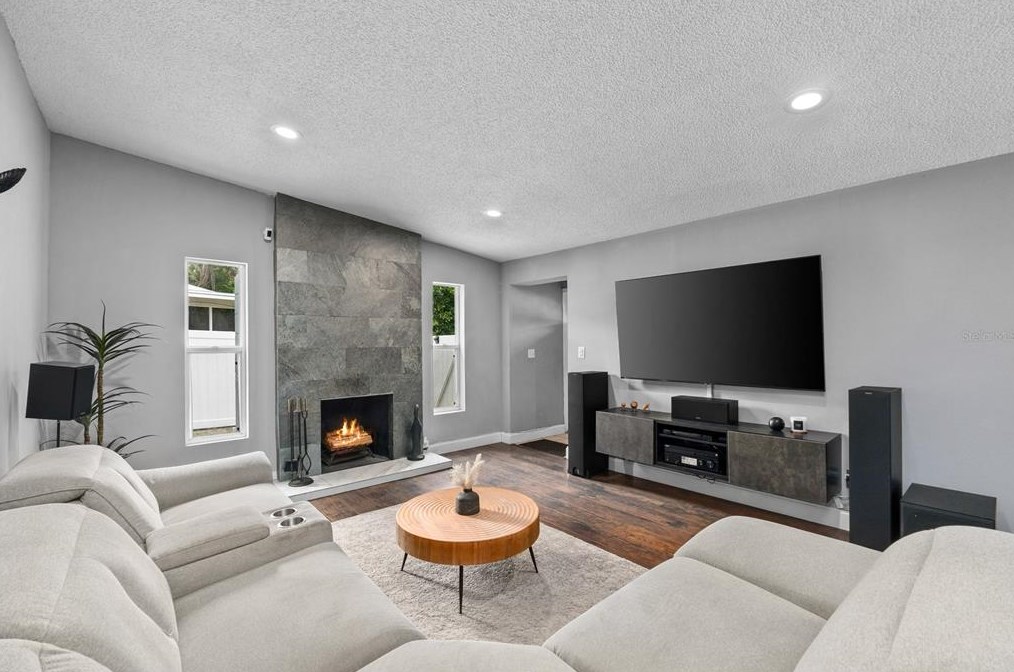 416 Berwick Ave, Tampa FL 33617-7810 exterior