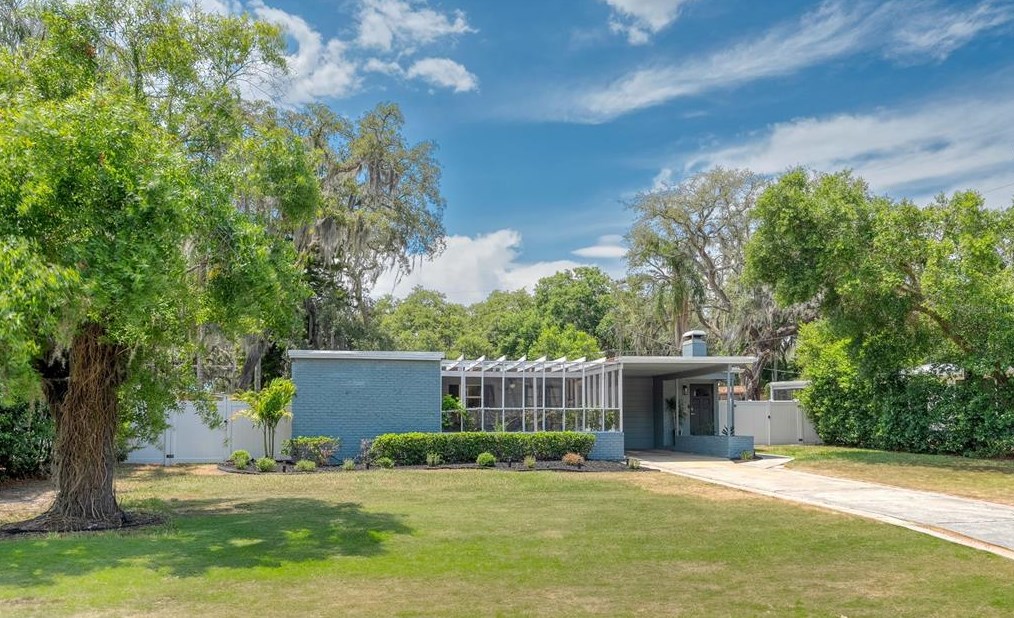 416 Berwick Ave, Tampa FL 33617-7810 exterior