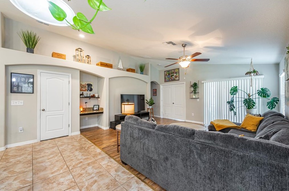 10518 Standing Stone Dr, Wimauma FL  33598 exterior