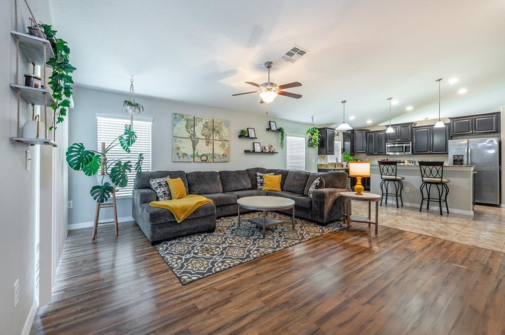 10518 Standing Stone Dr, Wimauma FL  33598 exterior