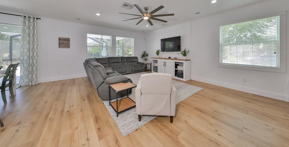 6903 Old Benton Dr, Ruskin FL  33572-1765 exterior