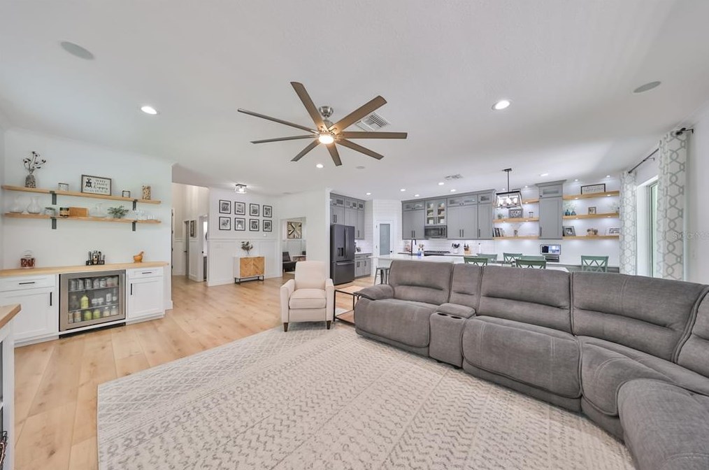 6903 Old Benton Dr, Ruskin FL  33572-1765 exterior