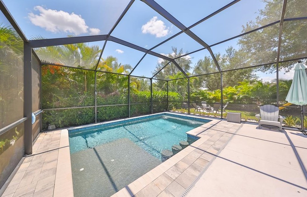 6903 Old Benton Dr, Ruskin FL  33572-1765 exterior