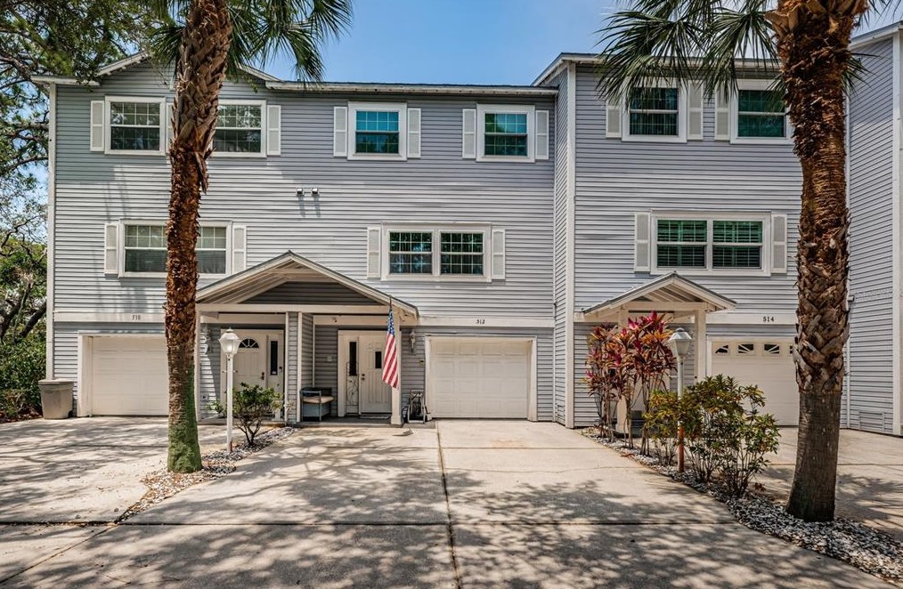 512 Ryans Woods Ln, Palm Harbor, FL 34683