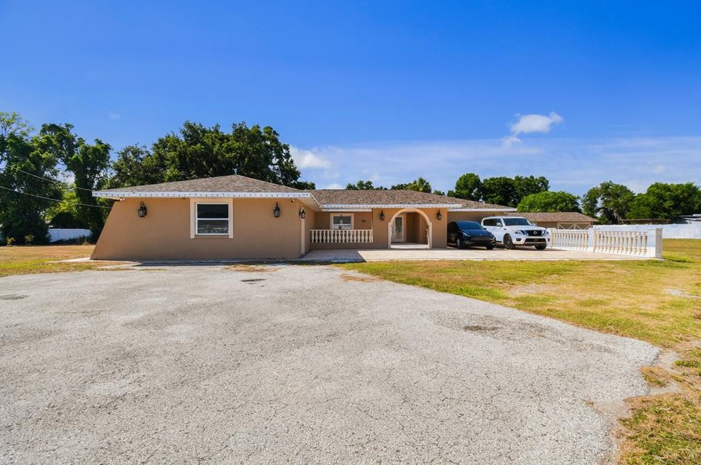 4306 Thonotosassa Rd, Plant City, FL 33565-5948