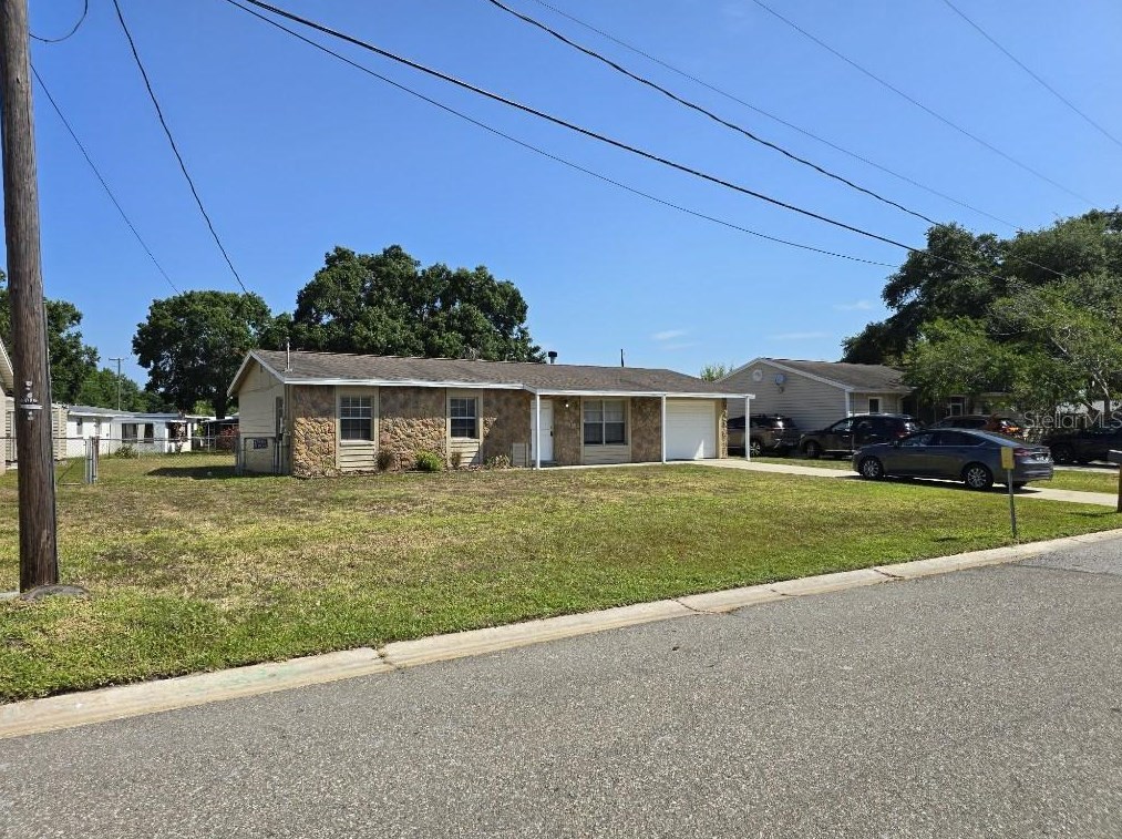 6016 Florida Cir, Ruskin, FL 33572-2561