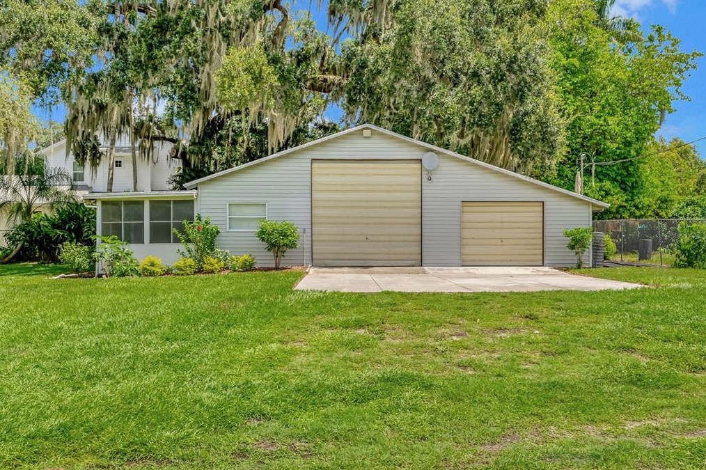 18610 Hanna Rd, Lutz, FL 33549