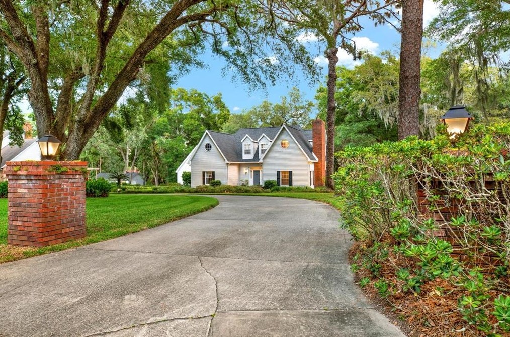 901 Oak Hollow Pl, Brandon, FL 33510-2737
