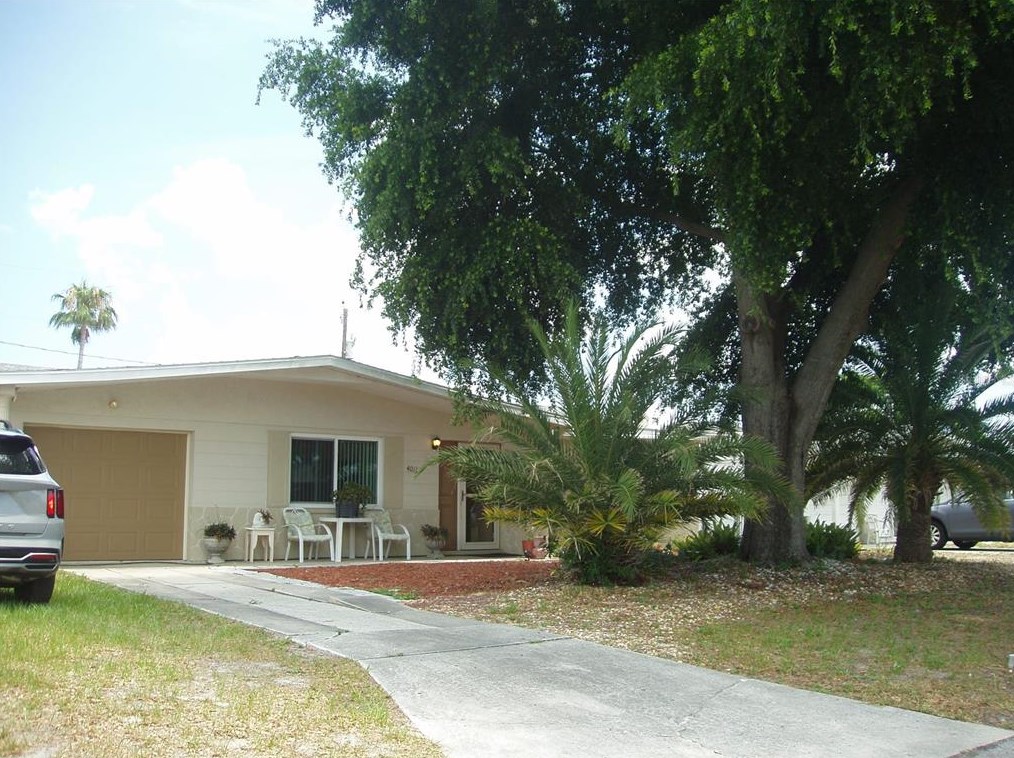 4011 Scarlet Maple Dr, Tarpon Springs, FL 34691-3425