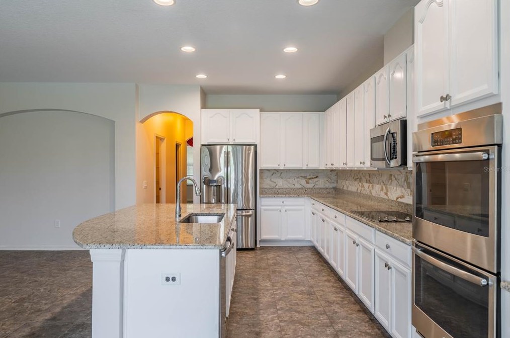 11527 Sand Stone Rock Dr, Riverview FL  33569-8709 exterior