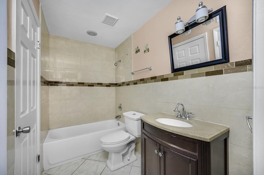 8630 Mallard Reserve Dr, Tampa FL 33614-2344 exterior