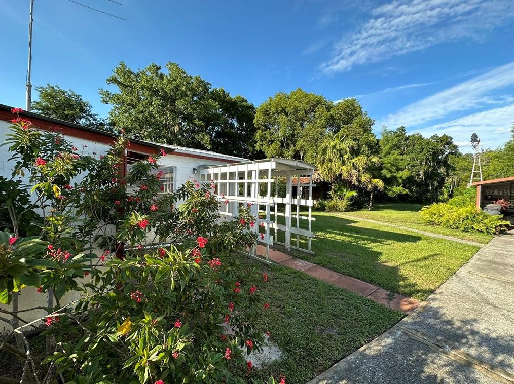 4210 Cooper Rd, Plant City, FL 33565-3632