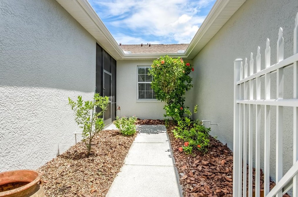 7308 Cleopatra Dr, Land O Lakes, FL 34637