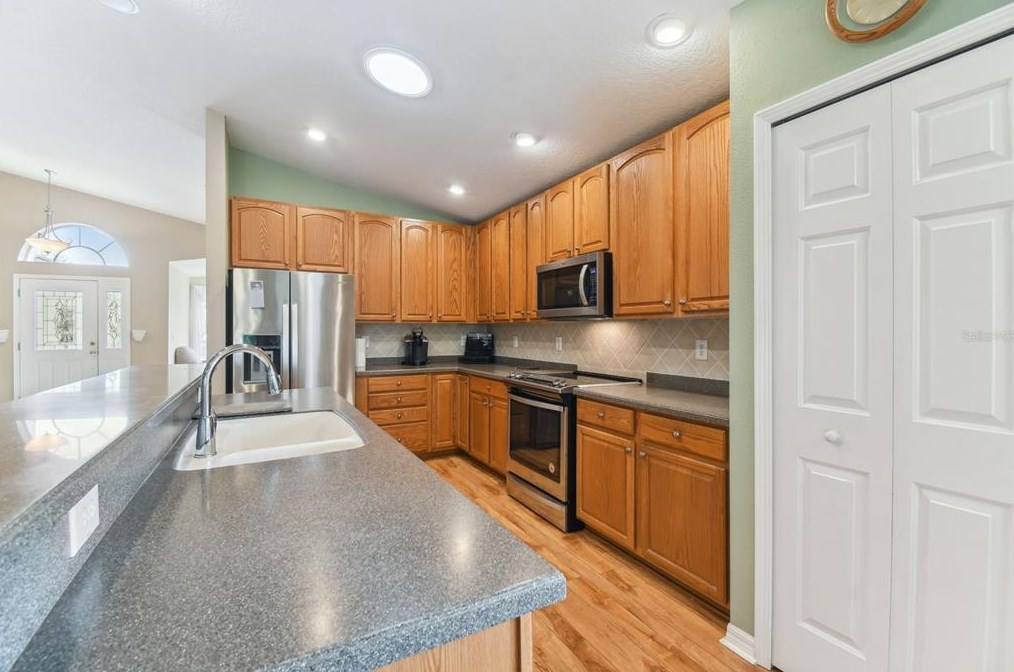 480 Rochester St, Brooksville FL  34609-9206 exterior