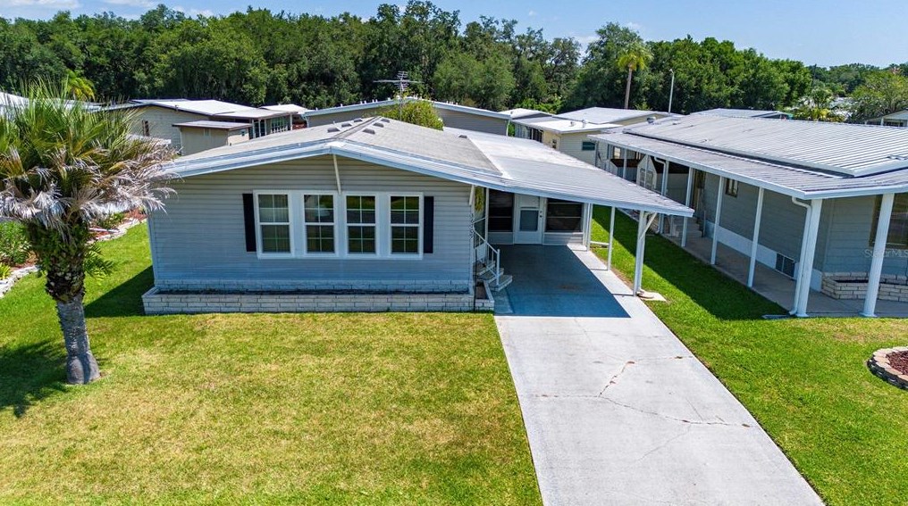 36709 Dina Dr, Zephyrhills, FL 33542-1911