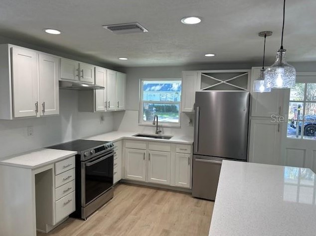 2411 Elm St, Seffner, FL 33584-5809