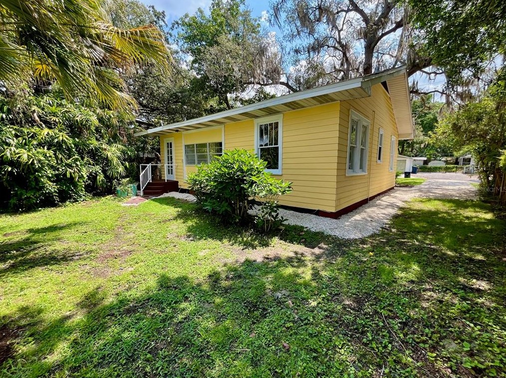 5706 9th St, Tampa FL 33604-6863 exterior