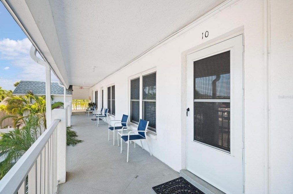 680 71st Ave, Saint Petersburg, FL 33702-5810