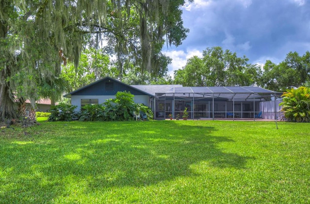 1906 Sweet Bay Ct, Plant City, FL 33566-6784