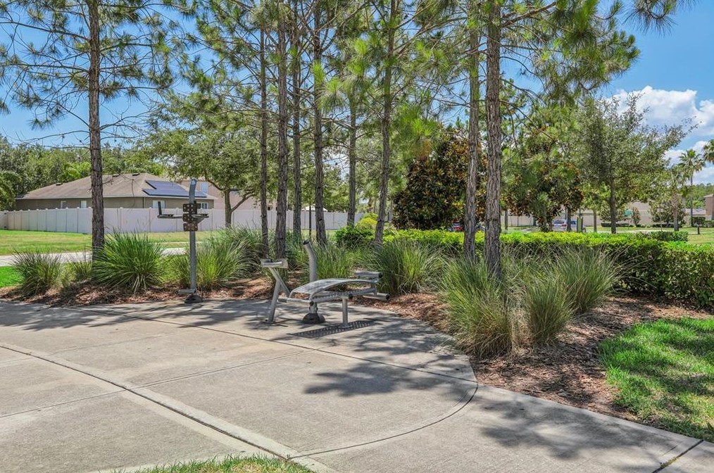 8002 Alamosa Wood Ave, Ruskin FL 33573-0144 exterior